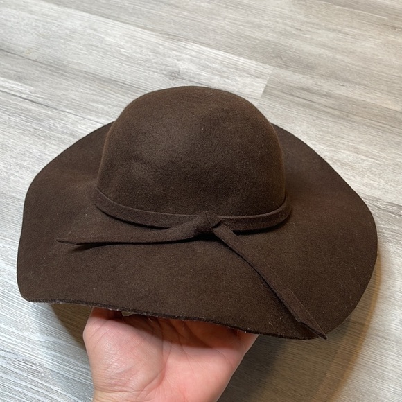 Women's Sun Hat with waved brim and tissue belt Wool - Picture 4 of 6